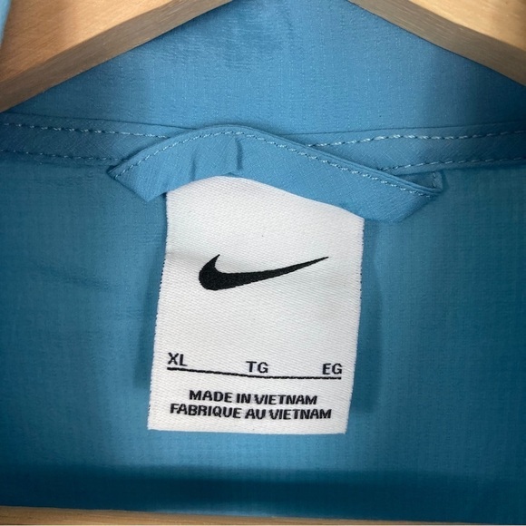 Nike Run Division Dolman Windbreaker Jacket - Picture 4 of 11